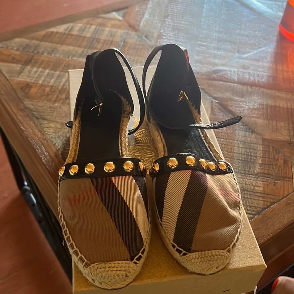 Women’s Flat Burberry Shoes Size 5.5